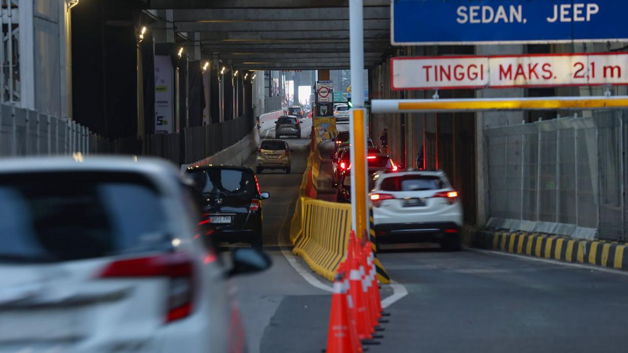 FOTO: Uji Coba Rekayasa Lalin di TB Simatupang, Jalur Gratis Tol Fatmawati Dibuka