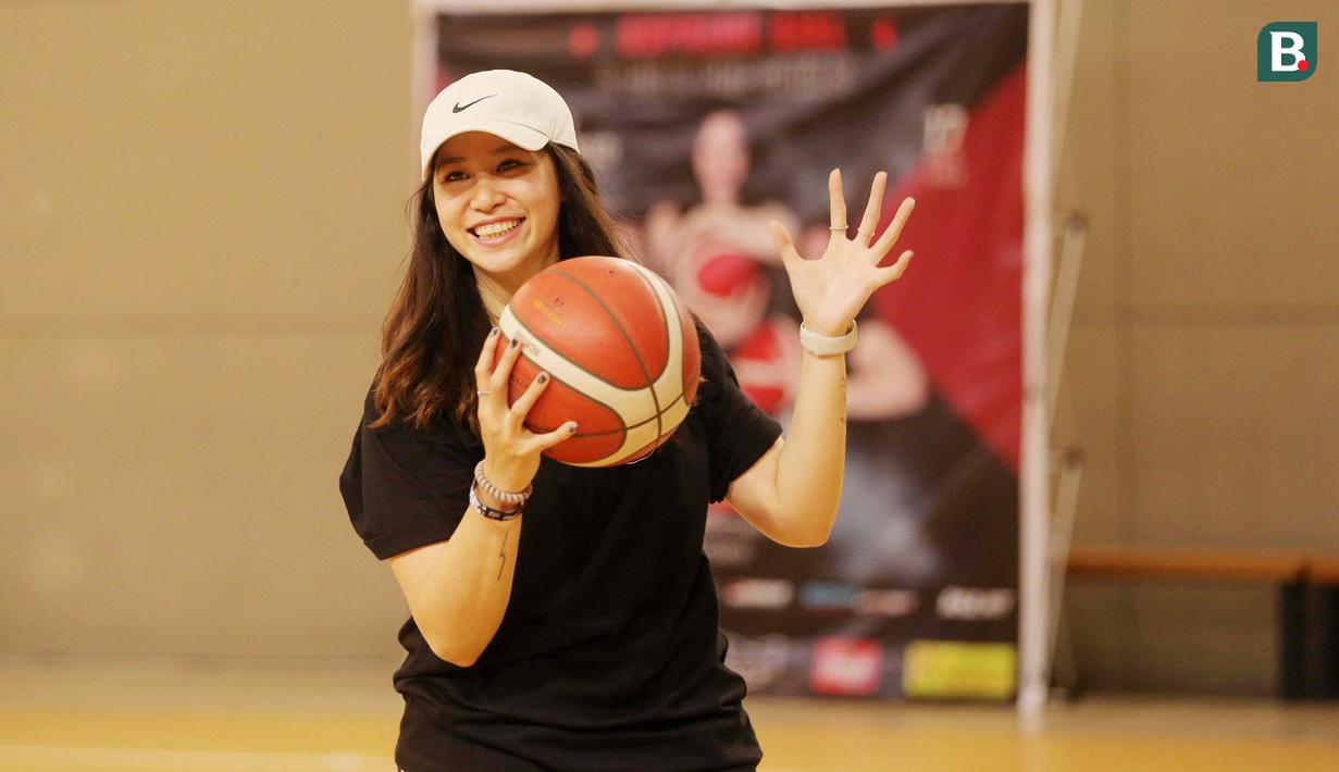 <p>Pebasket Timnas putri Indonesia, Priscilla Annabel Karen, saat acara &ldquo;Supreme Girl 2 on 2 Pre Games&rdquo; yang berlangsung di KYZN BSD, Tangerang, Minggu (17/12/2023) sore WIB. (Bola.com/M Iqbal Ichsan)</p>