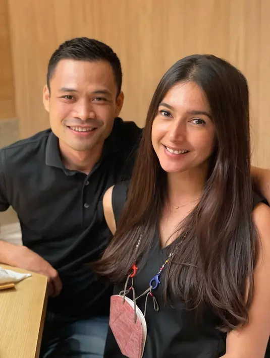 Sejak menikah dengan atlet berkuda, Nabila Syakieb juga jarang mendapat gosip miring. Rumah tangga perempuan kelahiran 18 November 1985 itu begitu kompak dan harmonis. (FOTO: instagram.com/nsyakieb85)