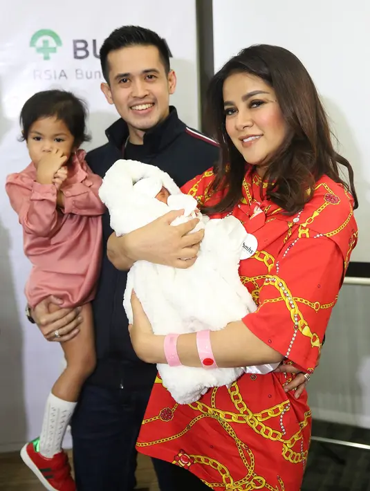 Rumah tangga Olla Ramlan dan Aufar Hutapea tengah berbahagia. Pasalnya, pasangan ini baru saja dikaruniai seorang putri yang dilahirkan melalui proses caesar pada Jumat (3/11). (Bambang E. Ros/Bintang.com)