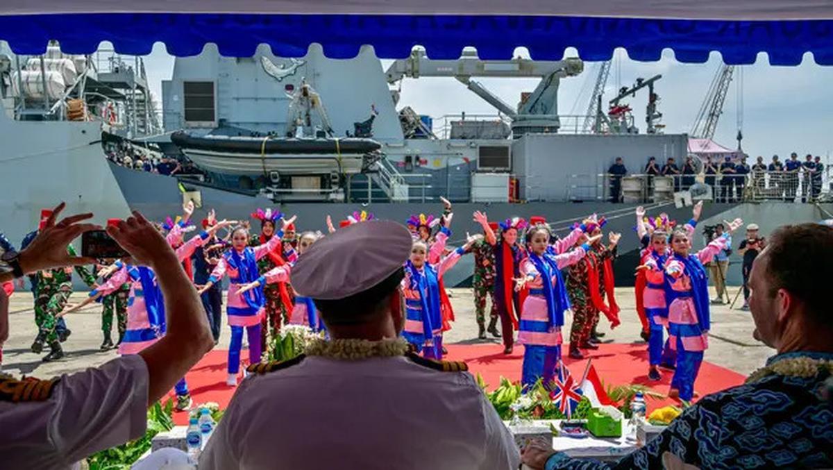 Perkuat Kerja Sama Militer, Kapal Angkatan Laut Inggris HMS Spey Berlabuh di Jakarta
