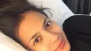 Gaya penampilan Pevita Pearce selalu berhasil menyita perhatian publik. Seperti potret tampil naturalnya yang bikin banyak orang jatuh hati. Pevita Pearce yang tampil dengan muka bantal ini masih tetap terlihat cantik memesona. (Liputan6.com/IG/@pevpearce)