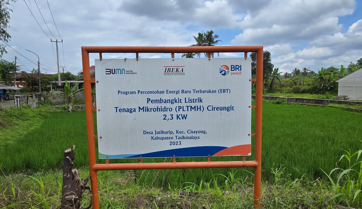 Kehadiran PLTMH ini membantu menurunkan biaya listrik warga hingga 40%. Selain itu, warga memanfaatkan untuk fasilitas PJU di desa.