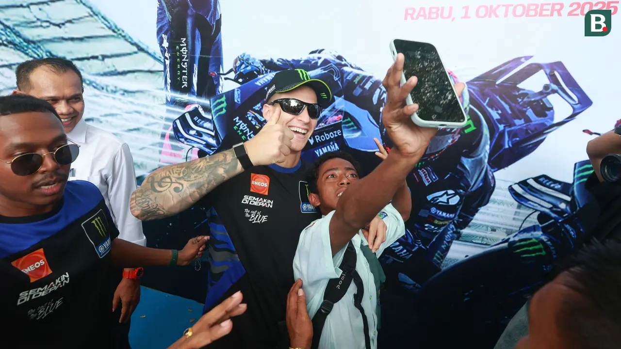 Foto: Antusiasme Siswa SMAN 2 Mataram Menyambut Kedatangan Fabio Quartararo dan Alex Rins Jelang MotoGP Mandalika