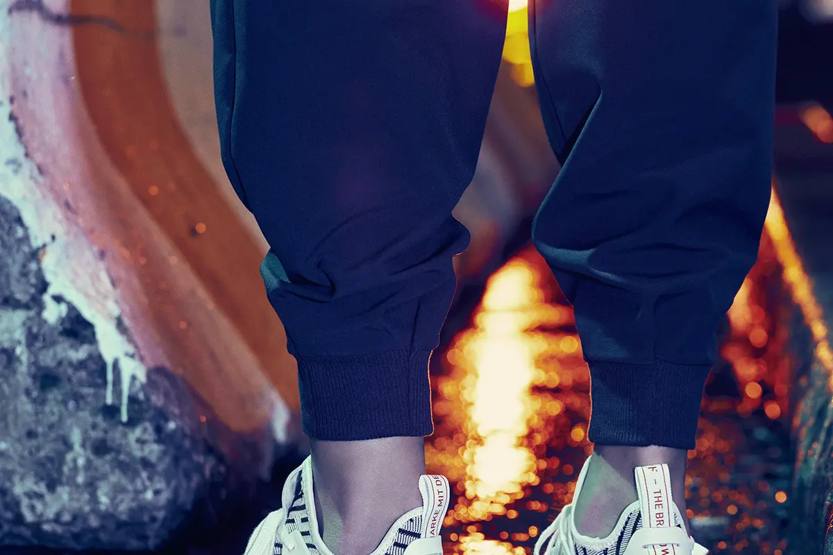 Penampilan lebih stylish dengan sneakers putih beraksen rajut terbaru dari Adidas.