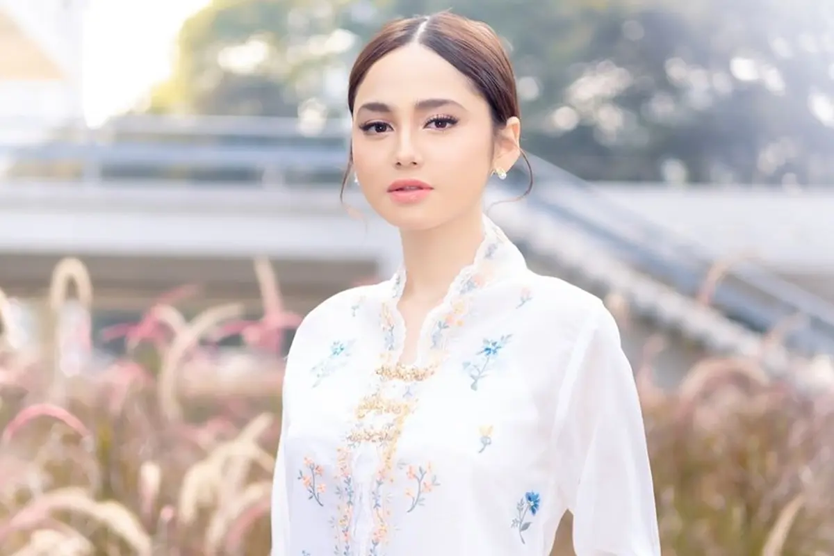 Potret Syifa Hadju Rayakan Hari Kebaya Nasional di Istora Senayan, Tampil Menawan