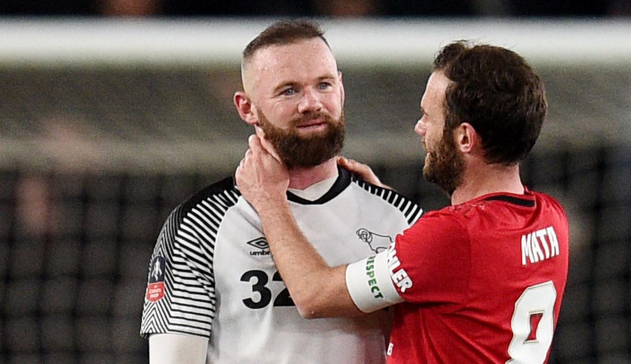 Wayne Rooney - Striker legendaris Manchester United ini resmi memutuskan pensiun sebagai pemain sepak bola profesional pada Jumat, 15 Januari 2021. Rooney telah membela Manchester United selama 13 tahun dan berhasil mempersembahkan total 16 trofi untuk Setan Merah. (AFP/Oli Scarff)