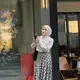 Intip gaya preppy Delina Putri selama liburan di Guangzhou, China (@putridelinaa)