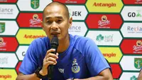 Pelatih Sabah FA yang juga mantan striker Timnas Indonesia, Kurniawan Dwi Yulianto. (Bola.com/Aditya Wany)