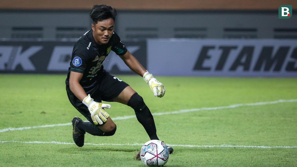 Patrick Kluivert Sering Blusukan, Kiper Persebaya Ernando Ari Siap Unjuk Gigi