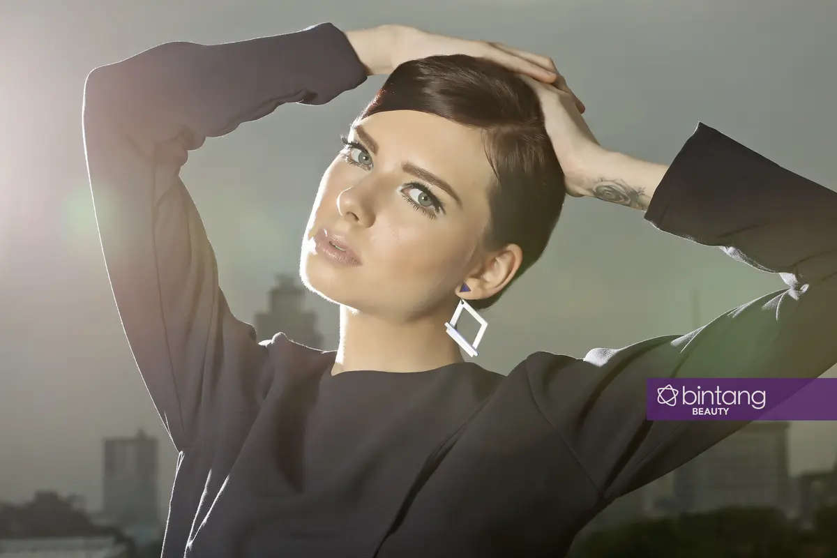 Terlihat Gemas dengan Tampilan Makeup Twiggy