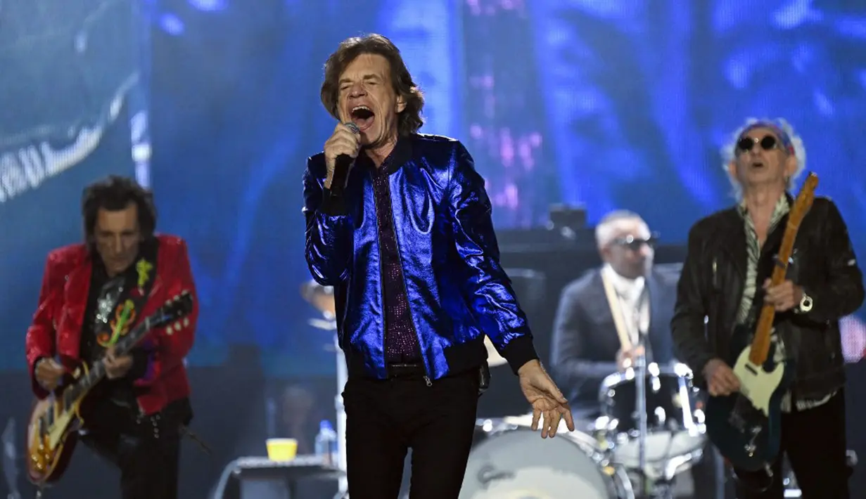 <p>Vokalis band rock Inggris The Rolling Stones Mick Jagger tampil pada konser Stones Sixty European Tour di Veltins Arena, Gelsenkirchen, Jerman, 27 Juli 2022. The Rolling Stones akan bermain di seluruh Eropa musim panas ini untuk merayakan 60 tahun spesial bersama &ndash; Mick, Keith, dan Ronnie. (INA FASSBENDER/AFP)</p>