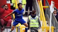 Striker Everton, Andros Townsend saat mencetak gol ke gawang Manchester United. (OLI SCARFF / AFP)