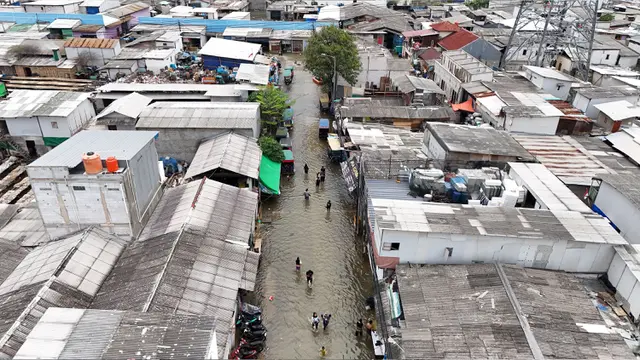 Pemandangan Udara Pesisir Jakarta yang Terendam Banjir Rob