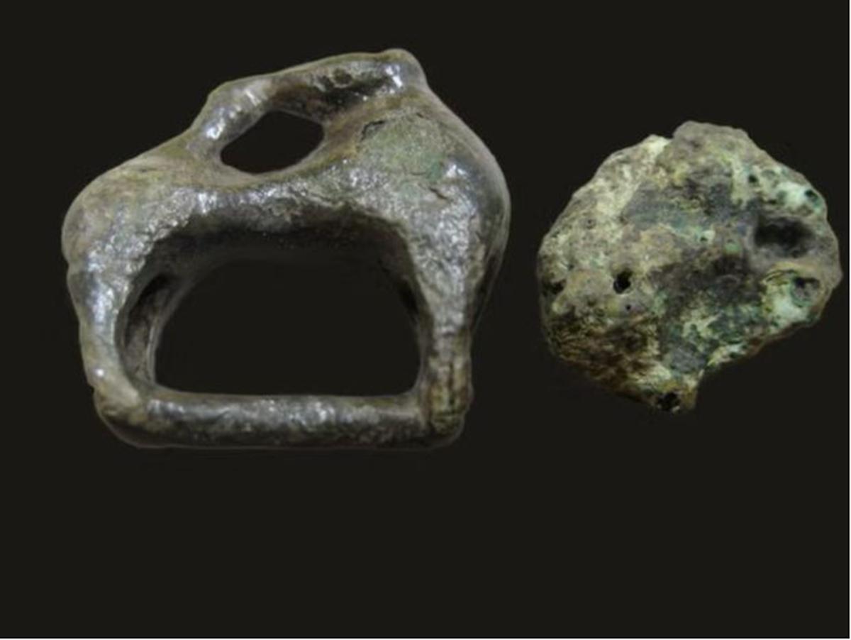 Aksesori logam yang ditemukan di makam Viking berusia 1.200 tahun.