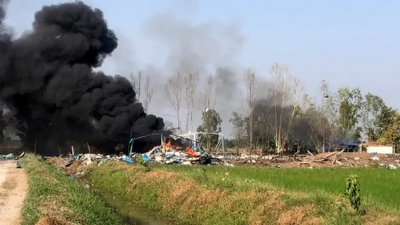 Ledakan di gudang kembang api di Thailand. (AFP)