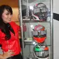 Replika helm milik pebalap MotoGP dari tim Ducati ini dibanderol seharga Rp 6,6 juta.