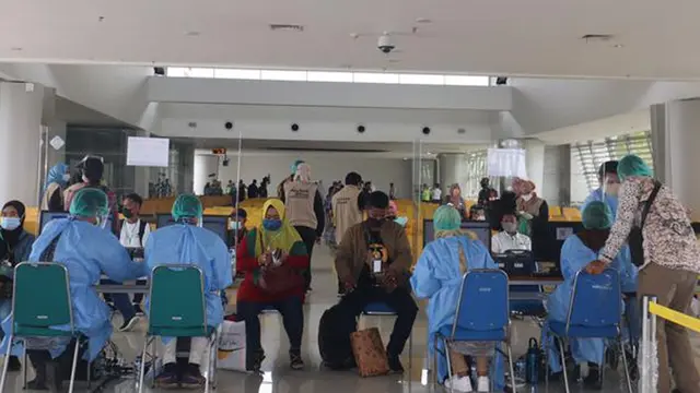 Banner Infografis Masa Karantina WNI dan WNA Berkurang Jadi 3 Hari. (Liputan6.com/Trieyasni)