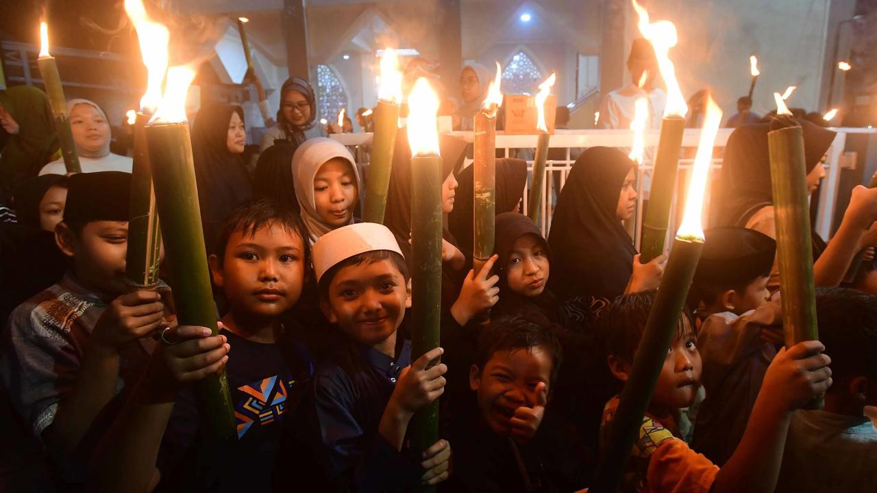 FOTO: Antusias Anak Anak Ramaikan Pawai Obor Ramadhan