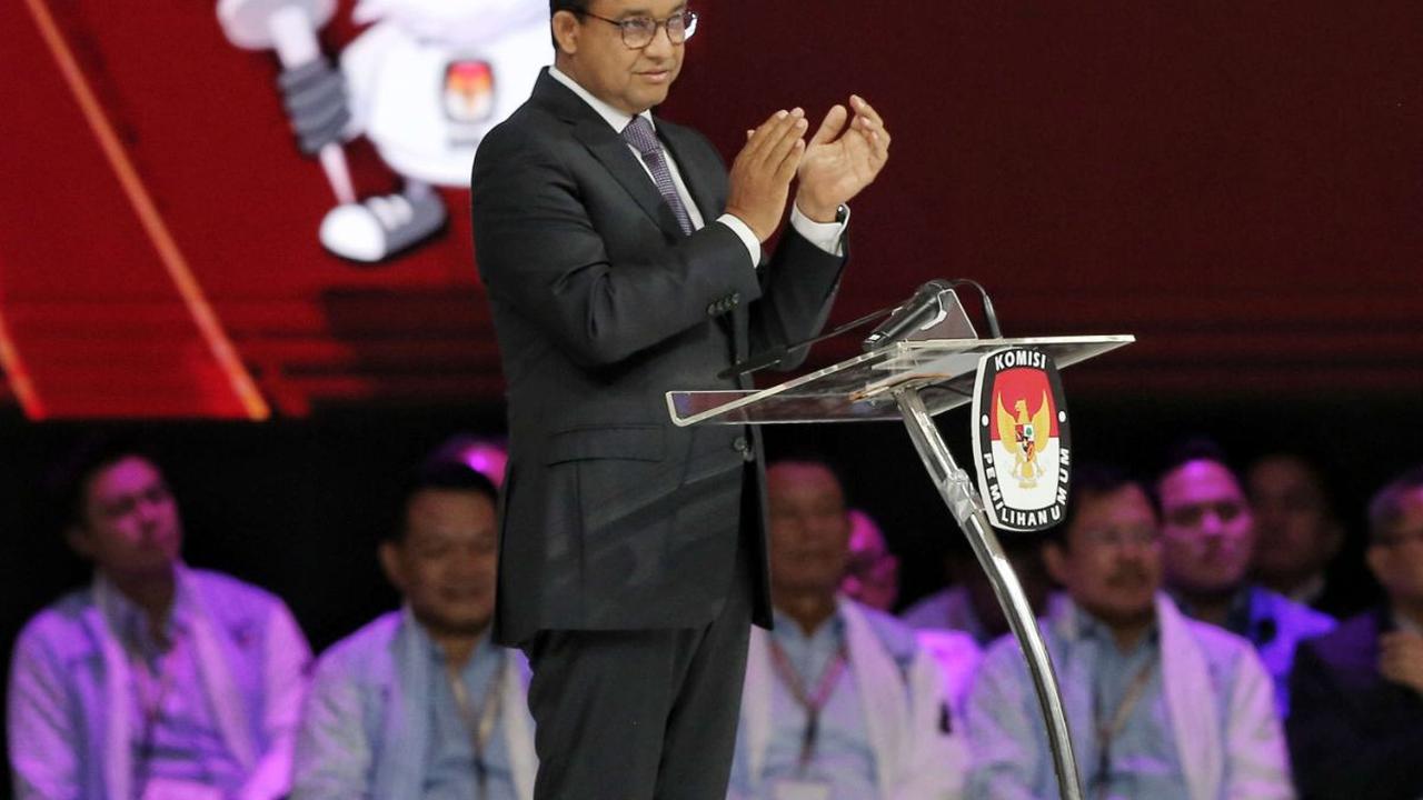 Capres nomor urut 1, Anies Baswedan dan capres nomor urut 3, Ganjar Pranowo kompak mengkritik penyaluran bantuan sosial (bansos). Kritikan keras tersebut disampaikan pada sesi tanya jawab Debat Kelima Calon Presiden Pemilu 2024 di JCC Senayan, Jakarta, Mi