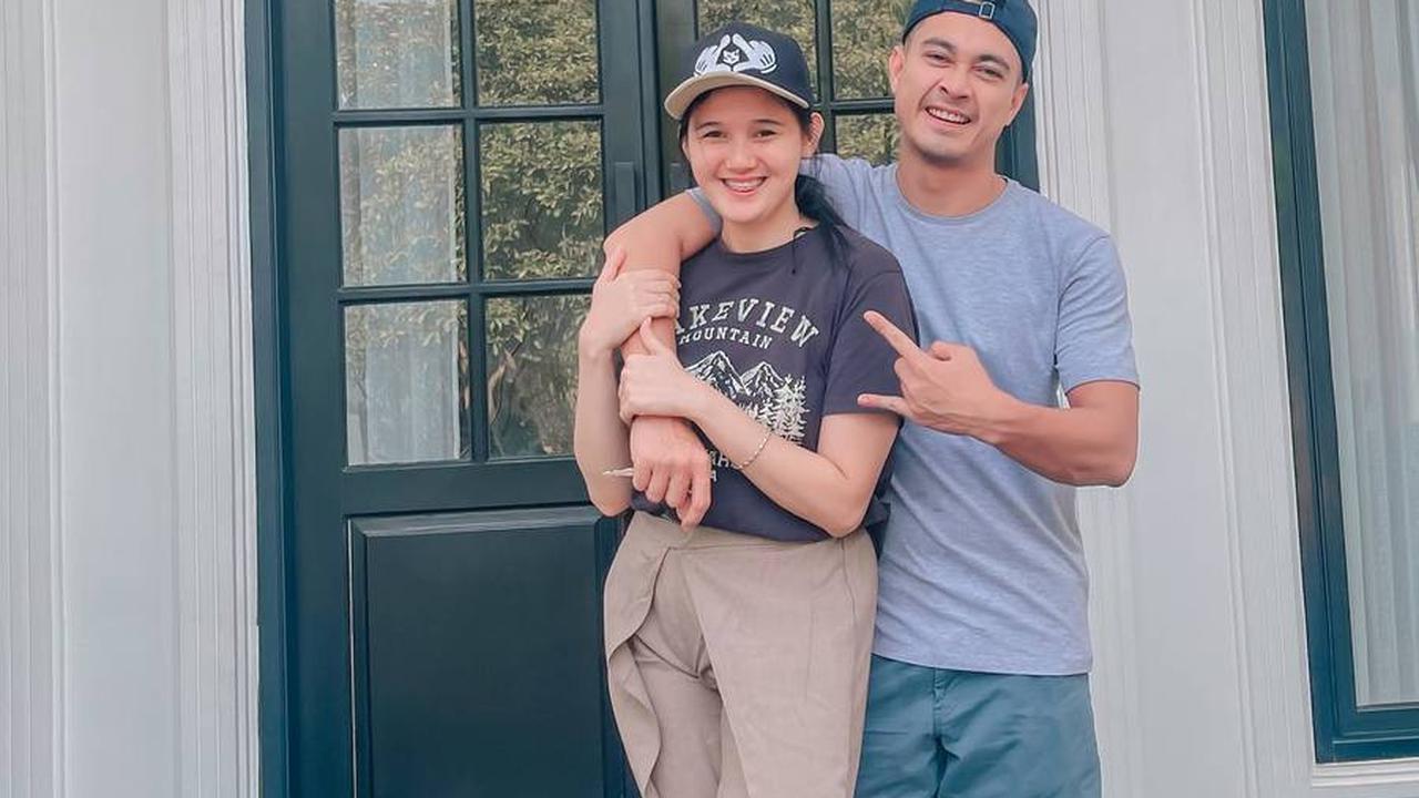 Bergaya American Classic, 10 Foto Penampakan Rumah Baru Eza Gionino Untuk Anak dan Istri