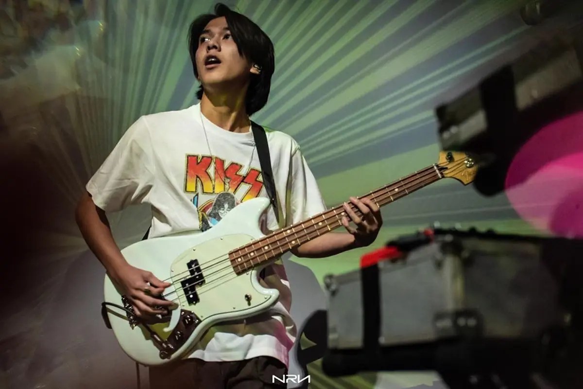 FOTO: Pesona Iqbaal Ramadhan Saat Bermain Alat Musik
