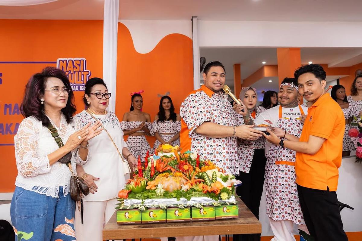 Ivan Gunawan Buka Bisnis Kuliner Baru, Harganya Mulai 15 Ribu sudah Bikin Perut Kenyang