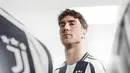 Untuk jersey kandang 2024/2025 ini, Juventus dan Adidas mengambil tema bulan. (FOTO: instagram.com/juventus/?hl=id)