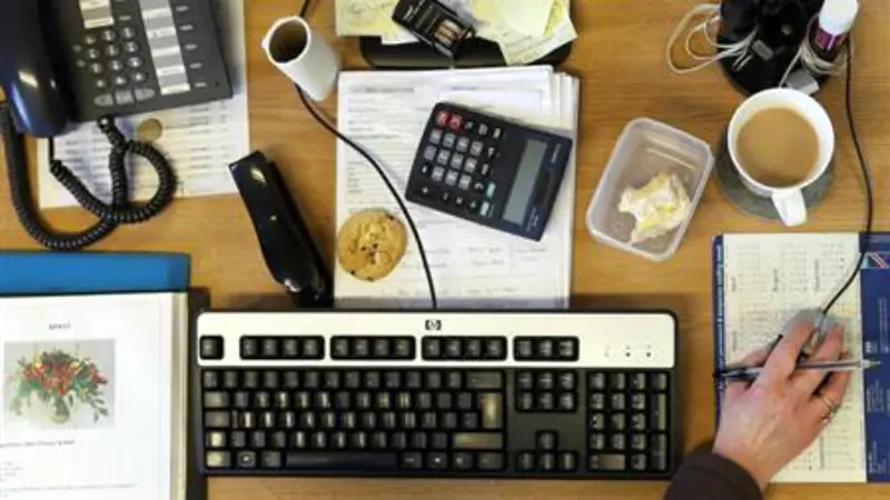 Berikut ini tempat di kantor yang ternyata mengandung banyak bakteri (Foto: Reuters).