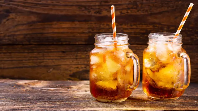 Es Teh Manis dengan Gelas Berembun dan Deretan Minuman Segar Godaan Puasa Ramadan Tahun Ini