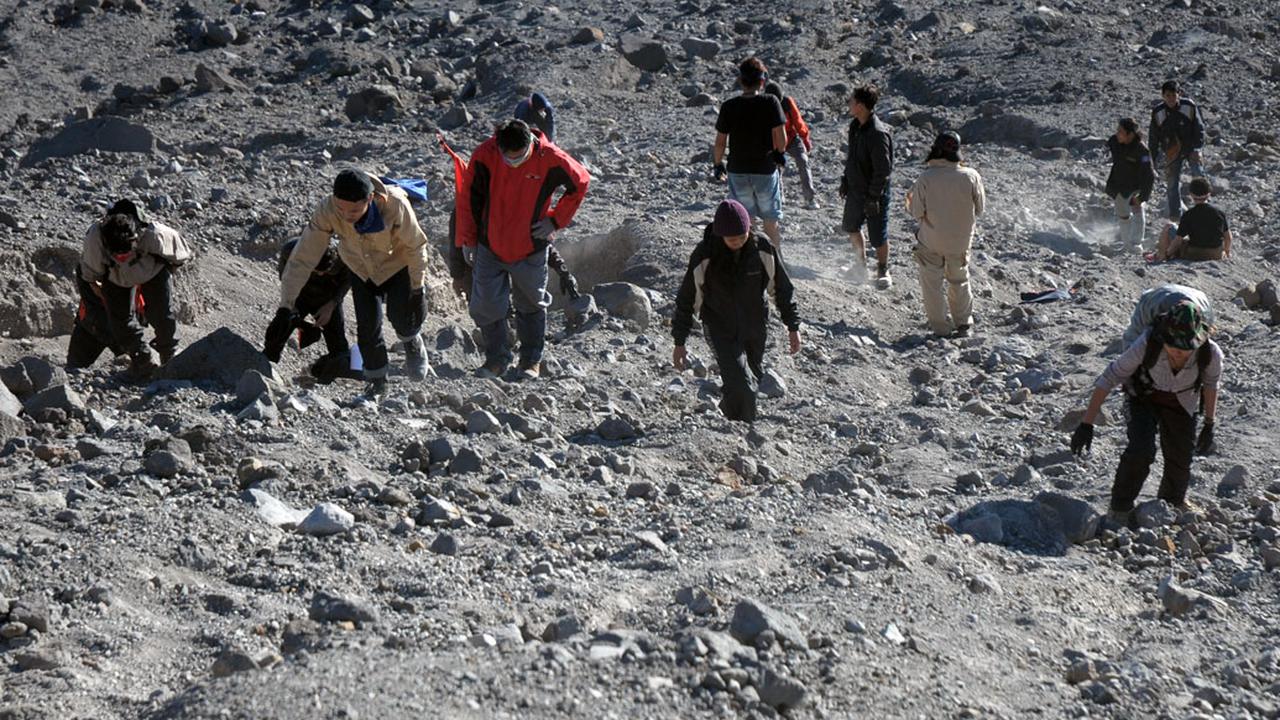 Ribuan Pendaki Rayakan HUT RI ke-69 di Gunung Merapi