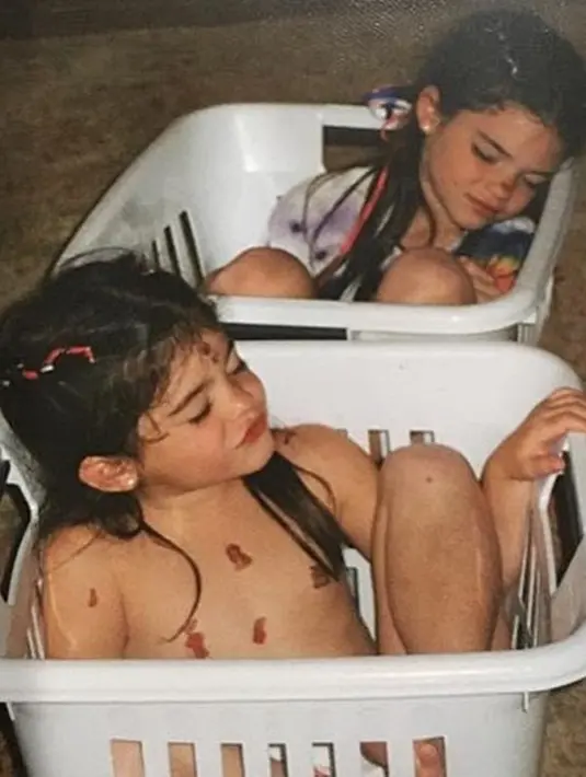 Perbedaan usia yang tak terlalu jauh mungkin menjadi salah satu alasan mereka terlihat benar-benar akrab dan kompak. (Instagram/kendalljenner)