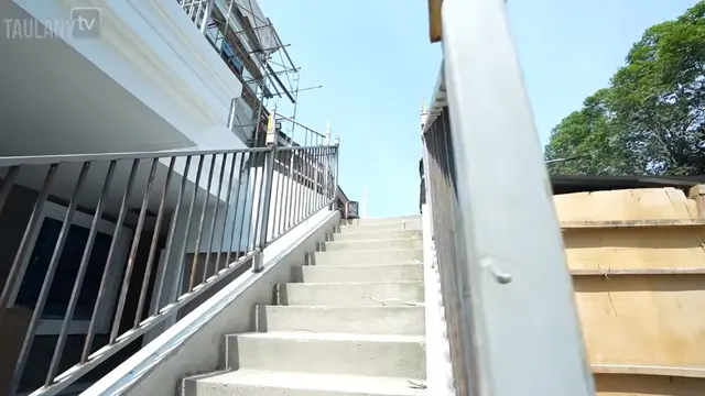 Rumah baru Raffi Ahmad dan Nagita Slavina. (Foto: YouTube Taulany TV)