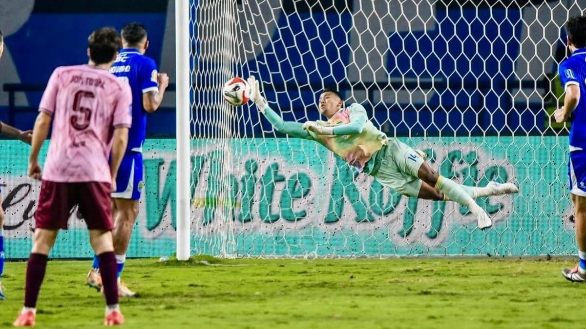 Teja Paku Alam Pecahkan Rekor 13 Tahun Milik Legenda Kiper Persipura Jayapura
