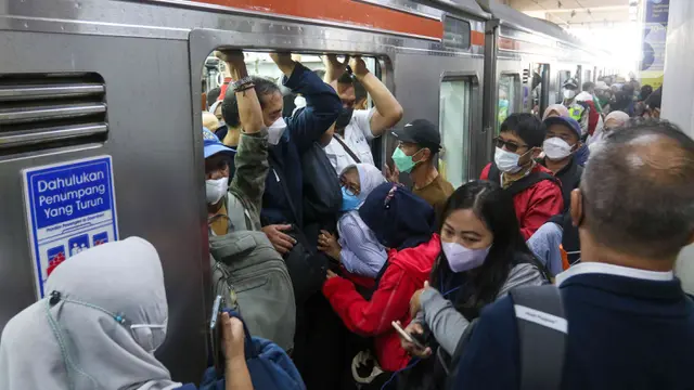 Hari Ketiga Pelaksanaan Perubahan Rute KRL Commuter Line
