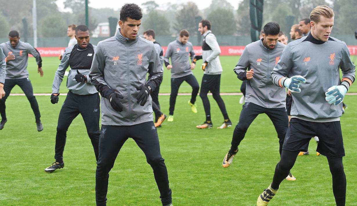 Para pemain Liverpool menggelar sesi latihan jelang laga Liga Champions di Melwood, Liverpool, Senin (25/9/2017). Liverpool akan berhadapan dengan Spartak Moskow. (AFP/ Paul Ellis)