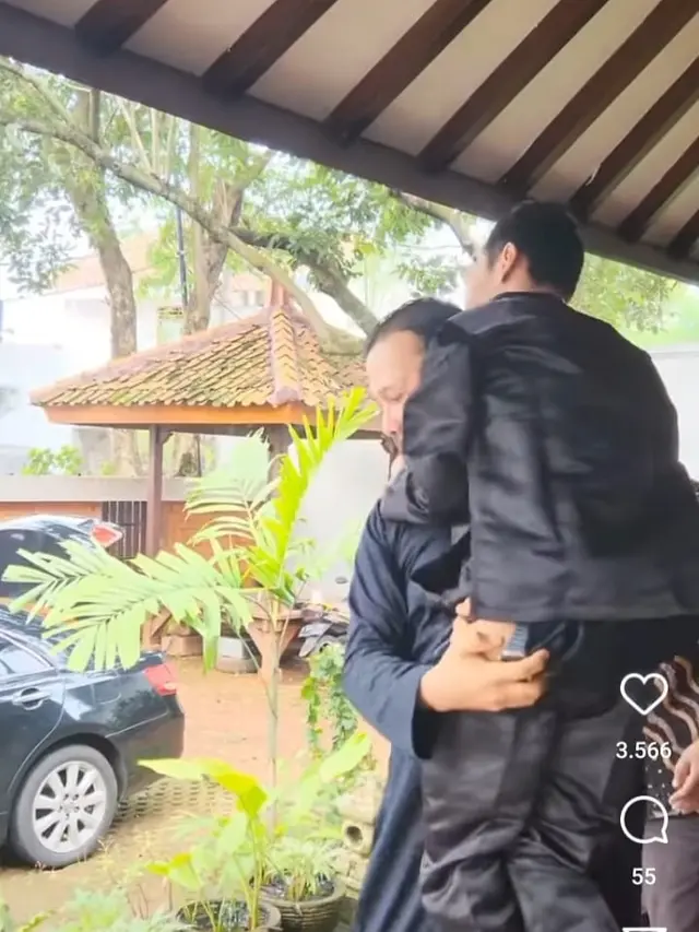 Potret pertemuan Peggy Melati Sukma, Syaikh Reza dan Naja Hafidz Quran (Sumber: Instagram/@peggymelatisukma_khadijah)