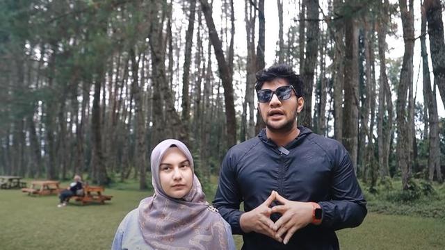 6 Momen Bahagia Irish Bella dan Ammar Zoni Nostalgia ke Tempat Pernikahannya