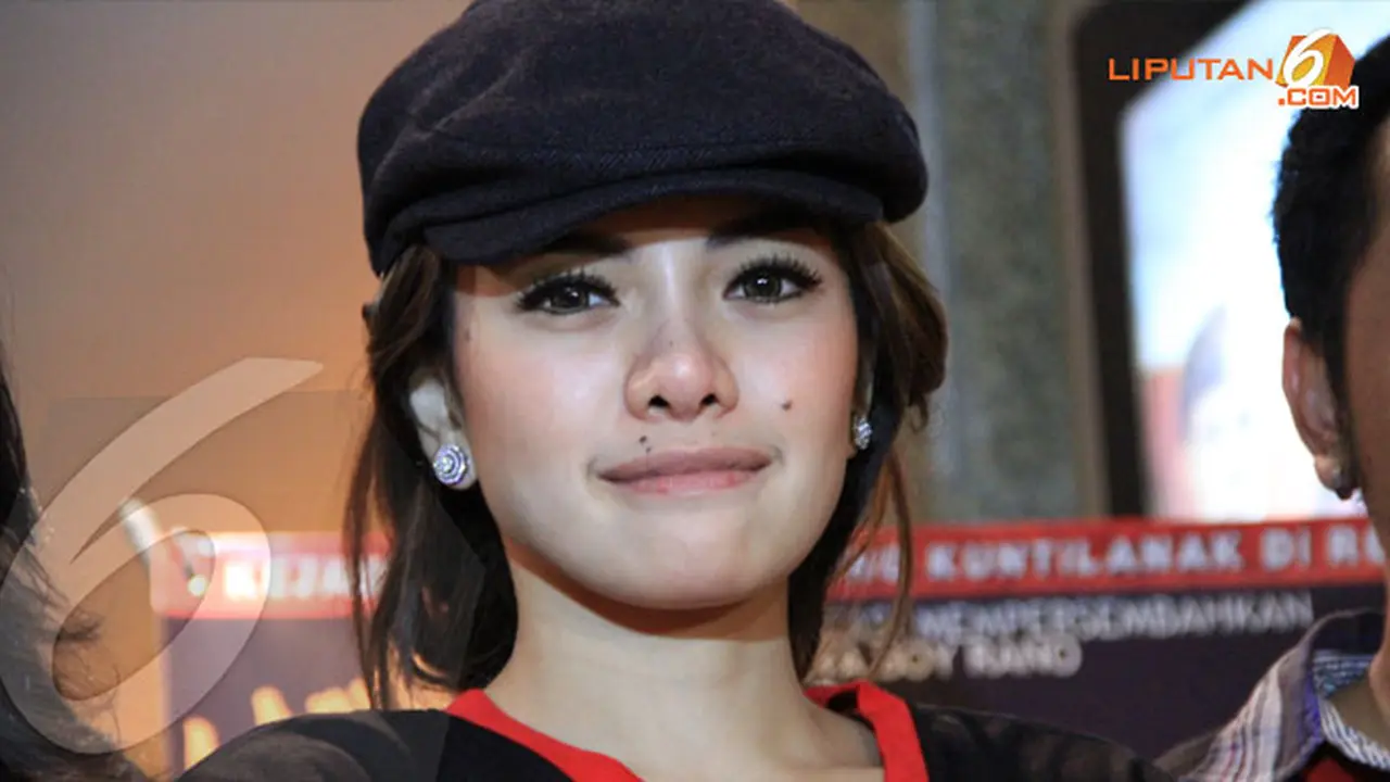 nikita-mirzani-131010c.jpg
