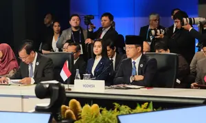 Menlu Sugiono menegaskan ketahanan regional tidak berhenti di bidang maritim, namun juga pentingnya sebuah platform bersama ASEAN–India untuk memantau cadangan pangan dan energi secara real-time guna meningkatkan kepastian, ketersediaan, dan keterjangkauan pasokan di kawasan dalam ASEAN-India PMC di Manila (22/7/2026). (Dok. Kemlu RI)