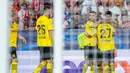 Pemain Borussia Dortmund Karim Adeyemi melakukan selebrasi usai mencetak gol ke gawang Sevilla pada pertandingan Grup G Liga Champions di Stadion Ramon Sanchez Pizjuan, Seville, Spanyol, 5 Oktober 2022. Borussia Dortmund menang 4-1. (AP Photo/Jose Breton)