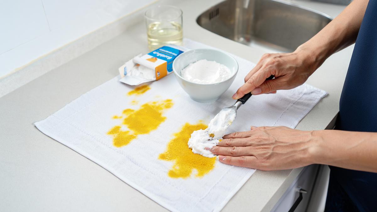 Cara Mencuci Serbet Dapur yang Terkena Kunyit