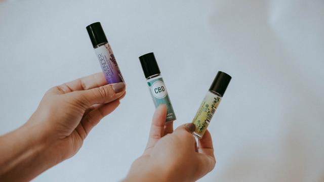 Ilustrasi semprotan minyak peppermint