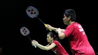 Ganda campuran Indonesia, Praveen Jordan/Debby Susanto, takluk di tangan pasangan Jepang, Kenta Kazuno/Ayane Kurihara, dengan skor 13-21, 17-21, pada BWF Super Series Finals 2017, Jumat (15/12/2017). (PBSI)