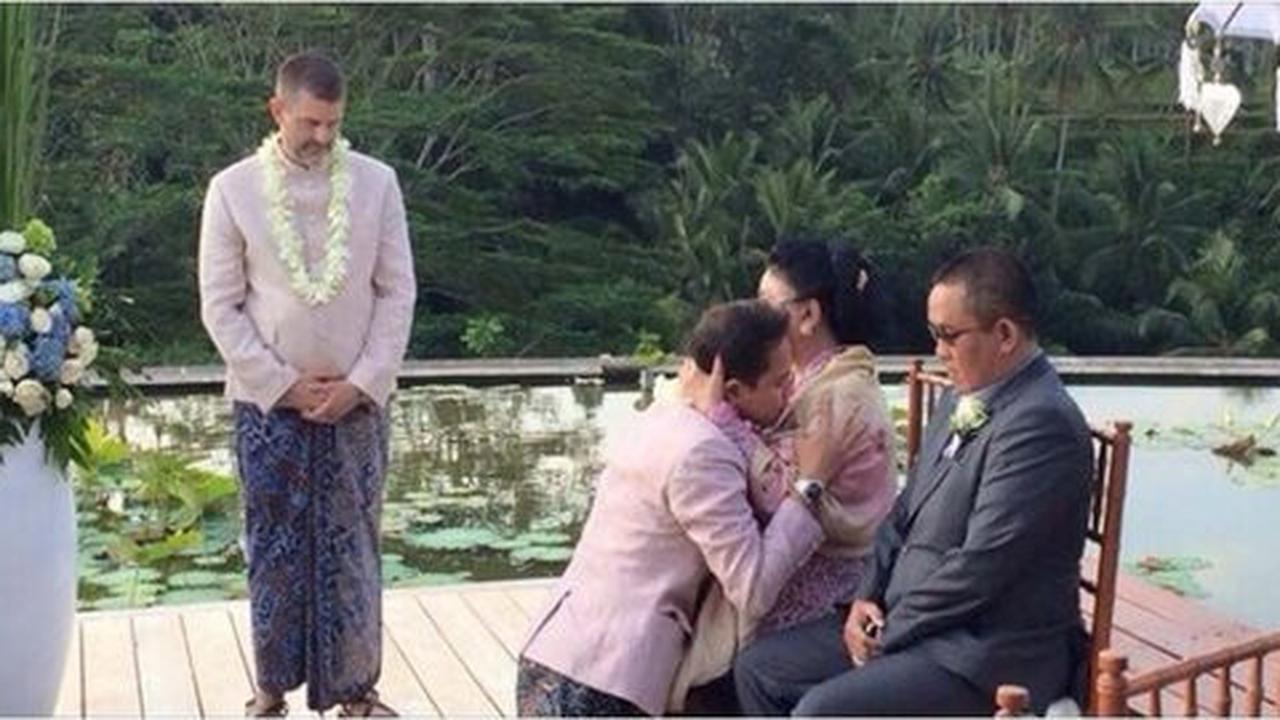 Akun FB pengunggah foto pernikahan sejenis di Bali lenyap