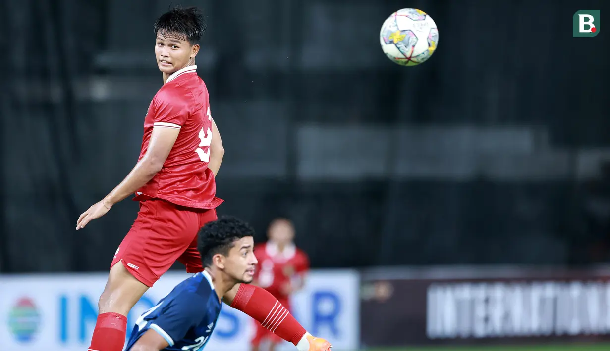<p>Pemain Timnas Indonesia U-20, Hokky Caraka saat melawan Guatemala pada laga mini turnamen di Stadion Utama Gelora Bung Karno (SUGBK), Senayan, Jakarta, Selasa (21/2/2023). (Bola.com/M Iqbal Ichsan)</p>
