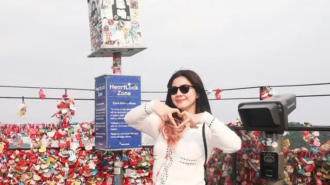 Potret Cantik Felicya Angelista Cari Gembok Cinta di Korea Selatan, Dikira Idol KPop dengan Rambut Dua Warna