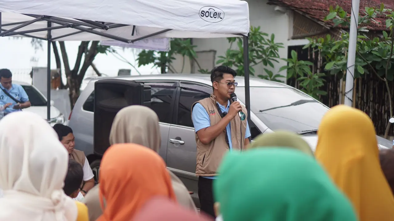 Relawan Pengusaha Muda Nasional (Repnas) Kabupaten Jepara menggelar aksi kegiatan sosial berupa penanaman pohon hingga menyediakan paket sembako murah kepada masyarakat