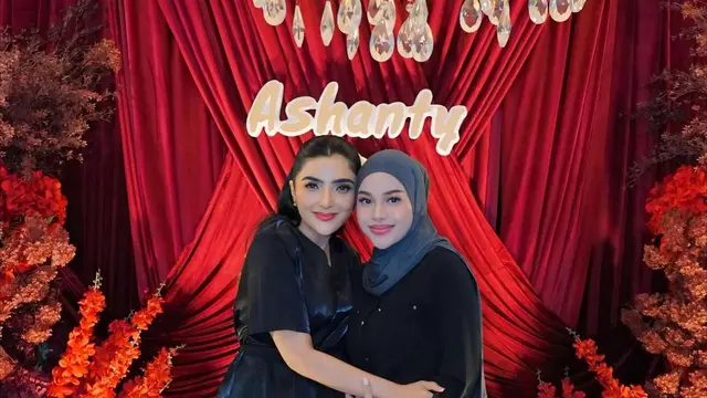 Gaya Kompak Keluarga Ashanty di Pesta Ultahnya yang ke-42, Serasi dalam Nuansa Hitam Elegan