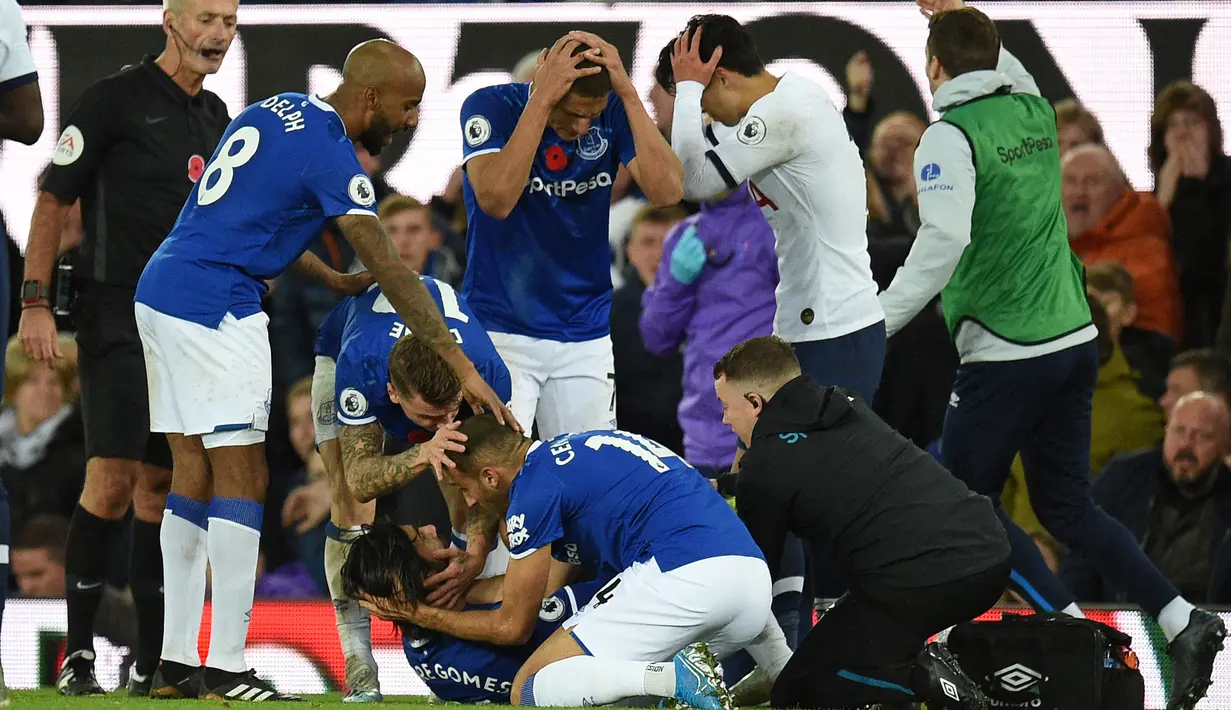 Penyerang Tottenham Hostspur, Son Heung-min sempat menjadi perbincangan hangat usai melakukan tekel horor kepada gelandang Everton, Andre Gomes yang membuat engkel kaki kanan Gomes mengalami dislokasi. (AFP/Oli Scarff)